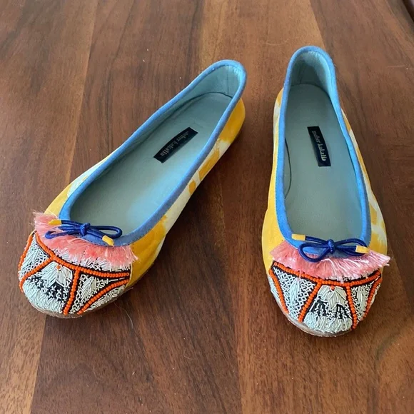 Beautiful trendy ballerina flat with timeless appeal. Size 6. - Picture 1 of 6